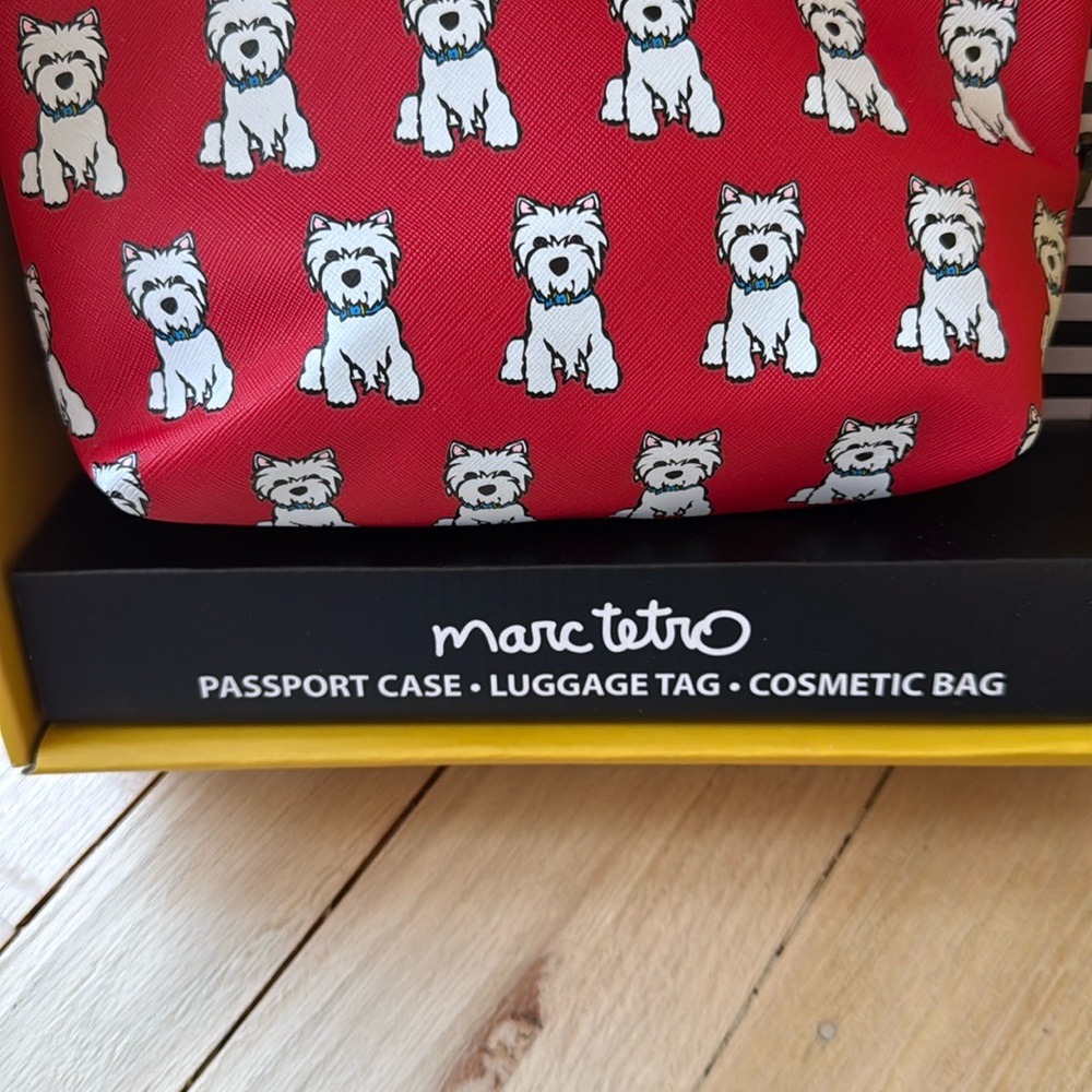 Marc Tetro cosmetic bag, luggage tag and passport holder - Picture 2 of 6